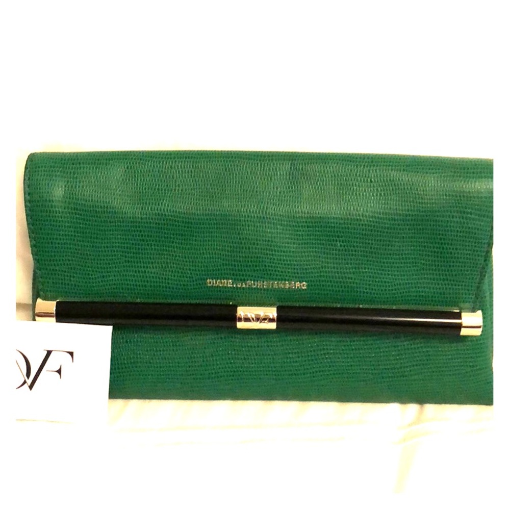 DVF DIANE VON FURTENBERG  SKIN ENV CLUTCH BAG